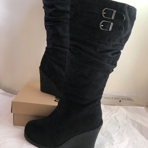 Black ruched wedge boots